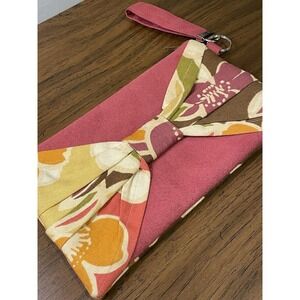 Loveleigh Designs Floral Clutch Purse‎ Pink Wrist Strap Zip Close Spring Summer